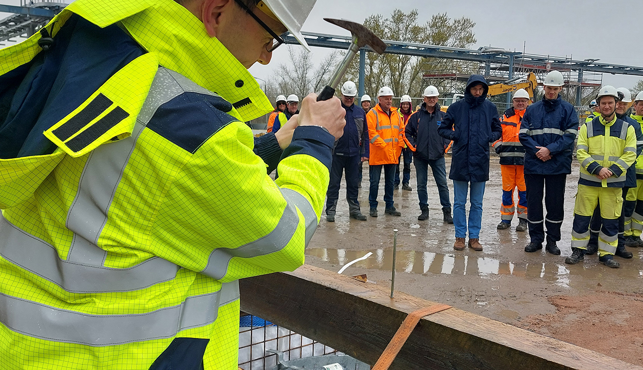 Top ceremony for Ash2Phos plant in Schkopau
